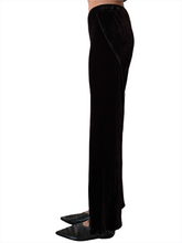 Load image into Gallery viewer, Milano Short Pants 7-150 Silk Velvet
