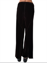 Load image into Gallery viewer, Milano Short Pants 7-150 Silk Velvet
