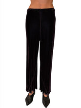 Load image into Gallery viewer, Milano Short Pants 7-150 Silk Velvet
