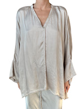Load image into Gallery viewer, Layla Blouse 3-132 Y
